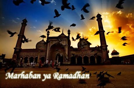 LDK UMMI UNIKOM: IRONI RAMADHAN DAN IDUL FITRI